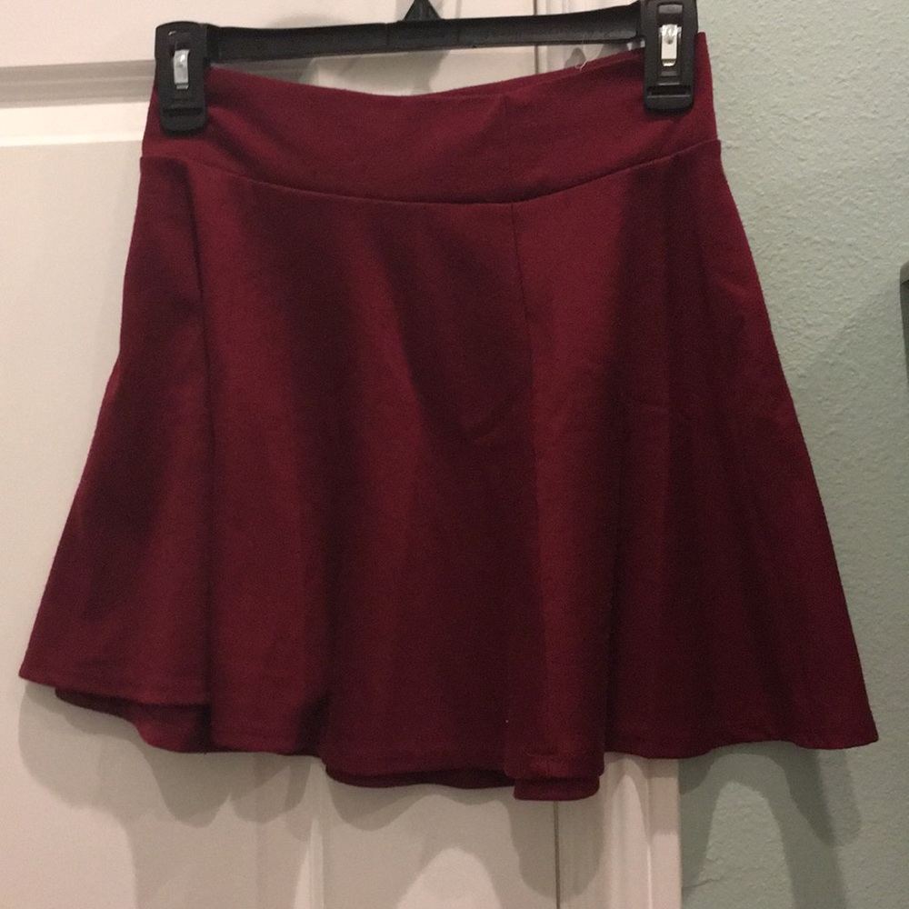 Maroon skater skirt 💗